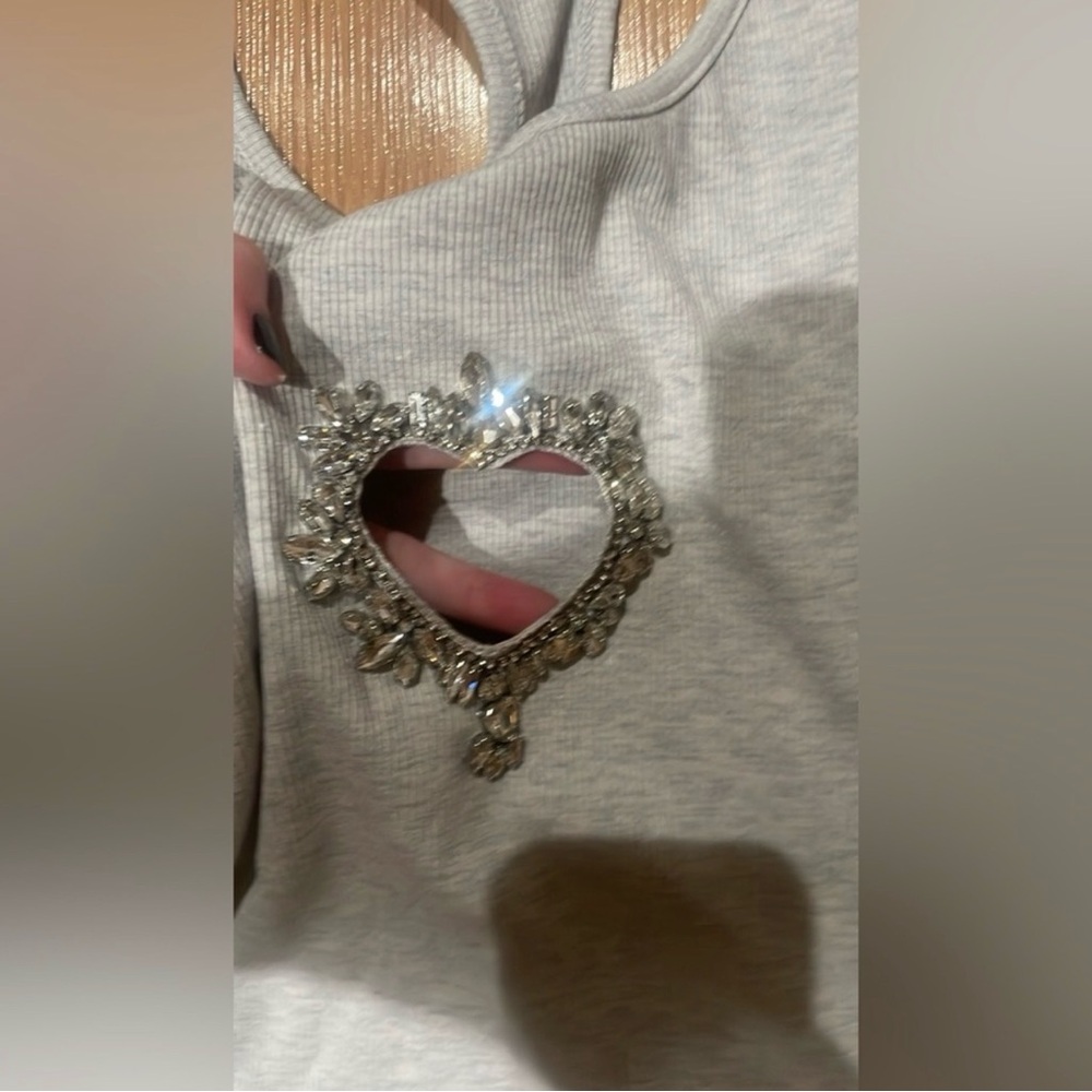 Rhinestone Embellished Heart Keyhole Tank Top - Picture 3 of 4